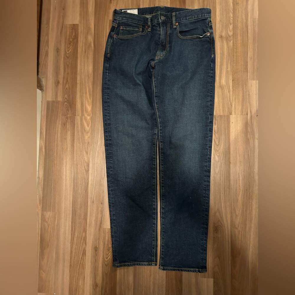 Gap Men’s Straight Jeans 31x34 dark wash with stretch.